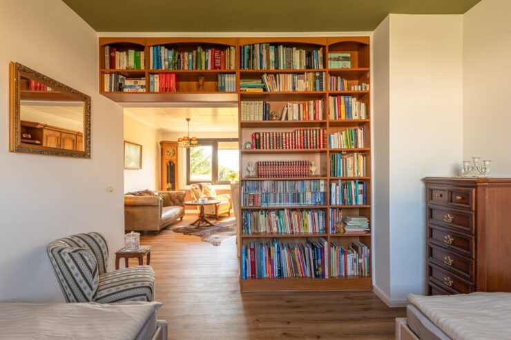 Ferienwohnung Jagdhütte - Schlafraum mit Bibliothek, Foto: Andre Pretzel, Lizenz: Christian Schwalenberg