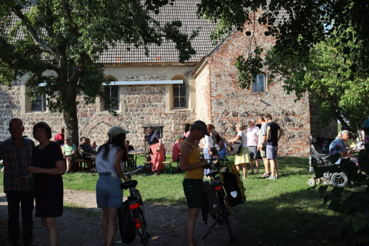 Stegelitzer Wochenmarkt, Foto: Adrian Rompel, Lizenz: Freunde der Feldsteinkirche Stegelitz e.V.